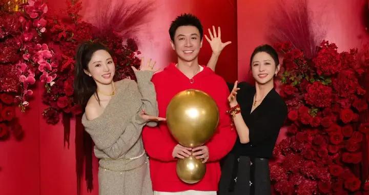 38歲張維伊高調慶生，新發型帥氣不油膩，和岳父母穿親子裝好喜慶