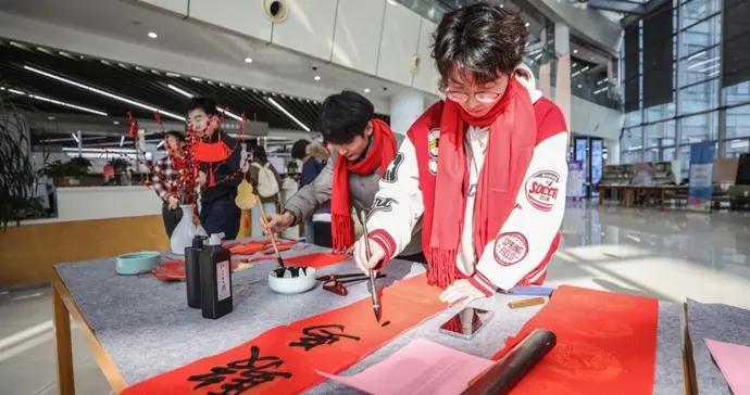 翰墨飄香體悟文化之美，“人人寫春聯”傳遞奮進力量