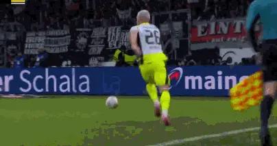 半場：多特1-1法蘭克福，拜爾破門，烏尊點射，吉拉西送點