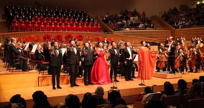 “石倚潔，來一個！”三任院長同臺，爲上海歌劇院建院70週年藝術嘉年華啓幕