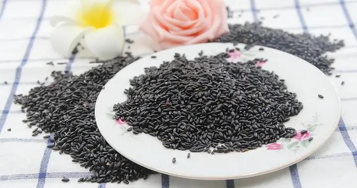 生髮不用愁！這些常見東西能幫忙，從喫的到用的都有講究