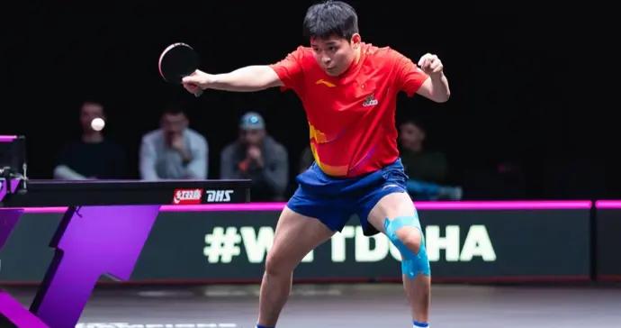 WTT多哈冠軍賽｜“國乒內戰”艱難戰勝梁靖崑，林詩棟帶傷挺進男單四強