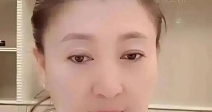 女演員“哭窮”兒子年收入不足幾十萬元難養家，被品牌終止合作！賬號已被禁關