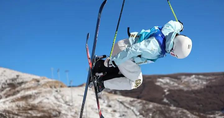 自由式滑雪世界盃美國阿斯彭站| 李方慧奪得女子U型池冠軍 張可欣收穫銅牌