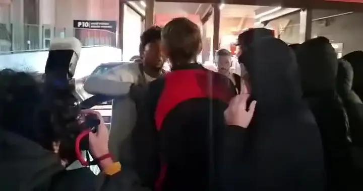 被球迷圍住批評，馬略卡後衛莫希卡：我爸都沒這麼吼過我！