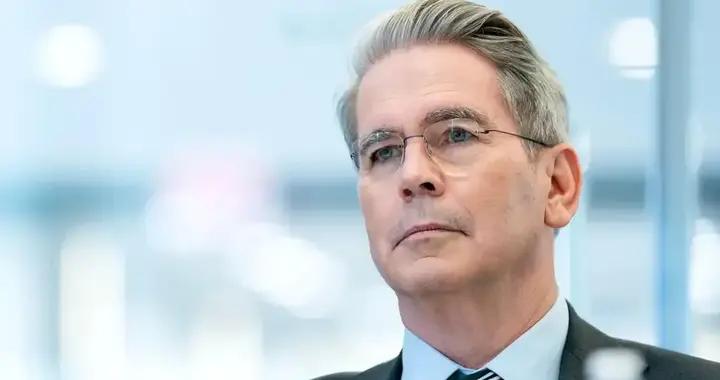 日本開始反擊？貝森特拉十多國圍攻中國，高市早苗公開對華放狠話