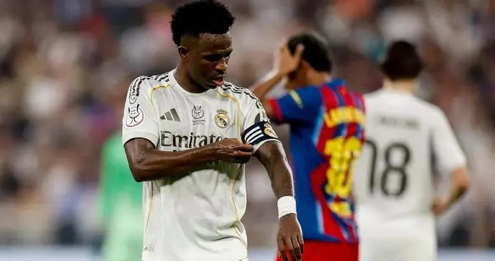 每體：維尼修斯向裁判抱怨，表示“亞馬爾總是一接觸就倒地”