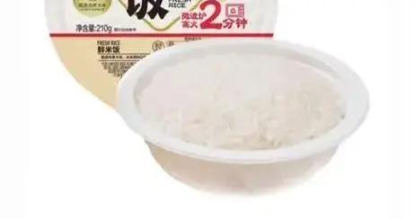 超市裏2塊一盒、保質期1年、加熱即食、常溫保存的“預製米飯”，真的能喫嗎？