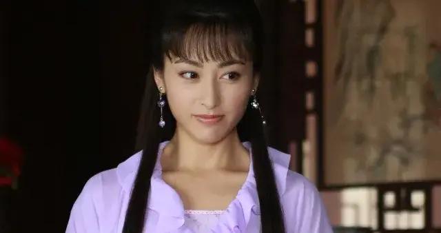 被張鐵林玩弄感情，嫁給“臭名昭著”的他，15年後才明白她有多精