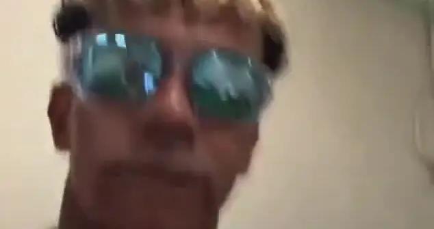 賽後來一根，什琴斯尼被拍到在理療室抽菸