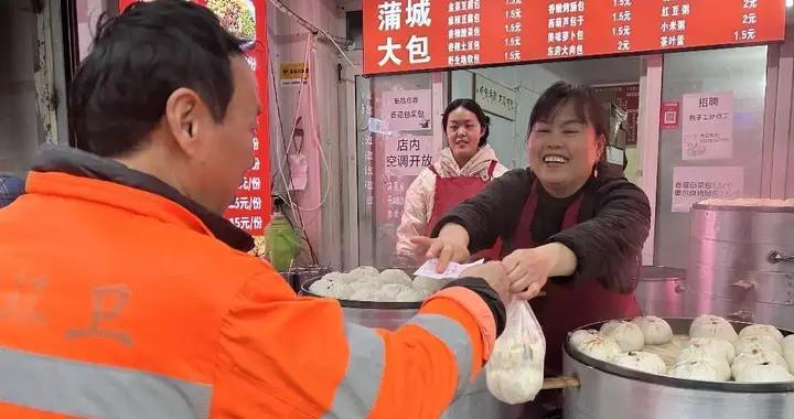 “明天繼續”：一個神祕捐款人與包子鋪的三年之約