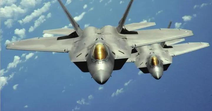 曾是神話的F-22被自家氣球撕掉外衣？本想靠高空高速降維打擊