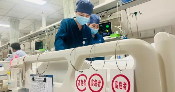 “當親人成爲病牀編號，誰來打撈下沉的我們？”直擊上海醫院免陪照護病區