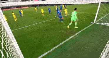 官方：勝利門將阿奇迪因擊倒內維斯被停賽2場+罰款2萬里亞爾