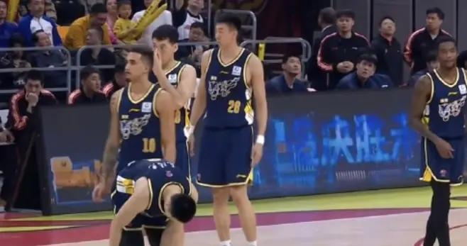 主場40分慘敗上海，廣東宏遠創隊史第三大輸球分差