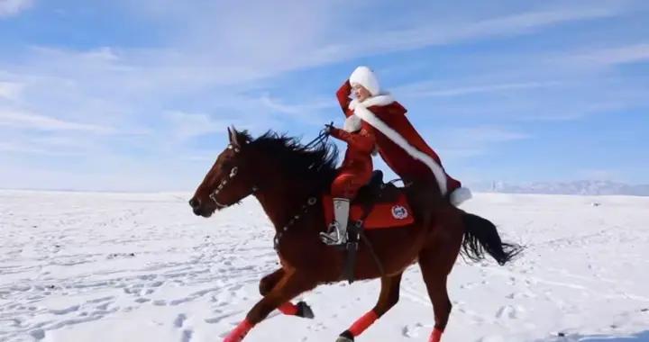 心痛！47歲賀嬌龍墜馬離世，帶火昭蘇助農超280億，曾摔斷過肋骨