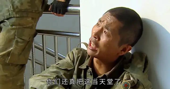 原來他已經去世8年，45歲就英年早逝，王寶強張譯在他葬禮上痛哭