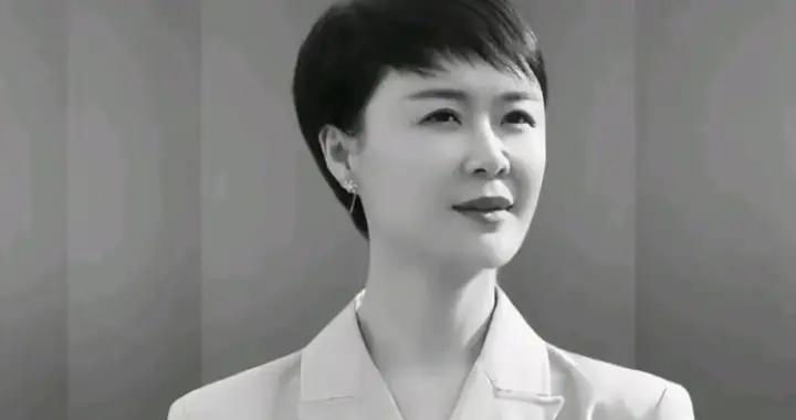 賀嬌龍意外細節曝光：馬受驚尥蹶子 後蹄踢到她頭顱，去年被勸換馬