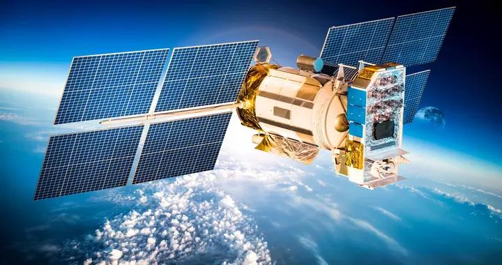 中國20萬衛星搶佔太空軌道？星鏈緊急降軌避讓，太空格局暗流湧動