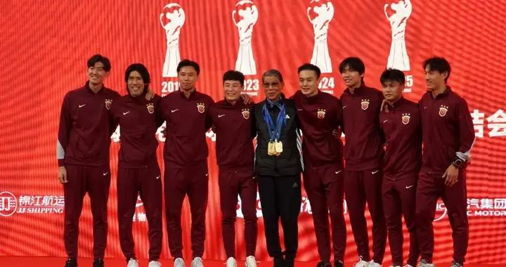 呂文君迴歸根寶基地幕後：曾多次與恩師徐根寶進行長時間單獨交流