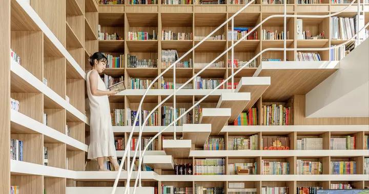 被上海的教授160㎡家驚呆了：藏書萬冊，網友：這纔是書香門第！