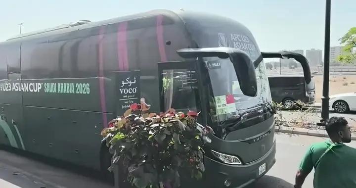 許基仁曬U23國足大巴出發視頻：中國隊加油