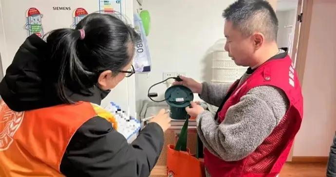 從“一支隊伍”到“多股力量”，普陀區深化“走四百”工作機制，築牢安全防線