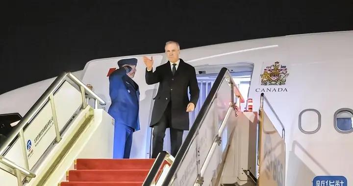 收了中國的大禮，卡尼立馬背刺美國，特朗普政府威脅：你會後悔的