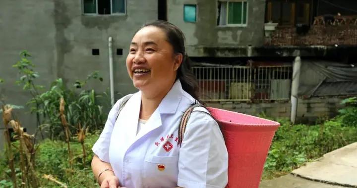 柏華麗：揹簍裝滿鄉親情