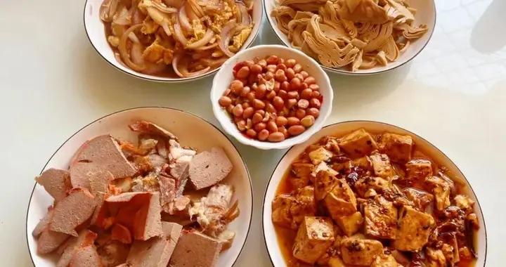 媽媽做的午餐曬圈又火了，簡單易做家常菜，網友：這纔是生活！