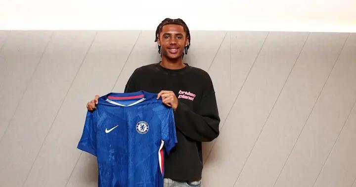 官方：切爾西與18歲後衛蘇布洛耶續約至2030年