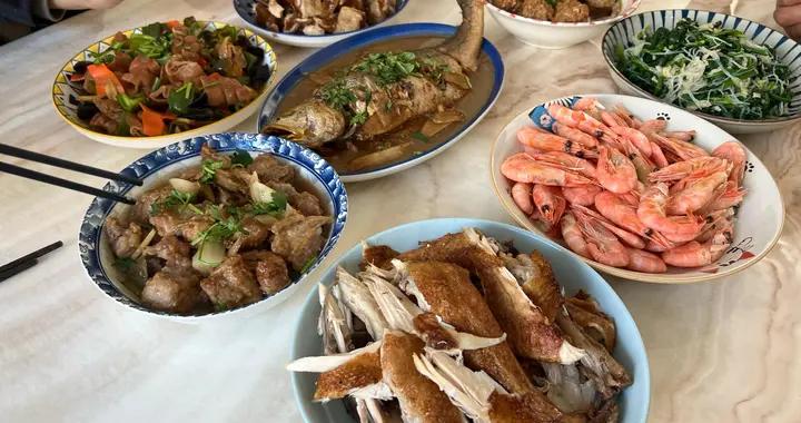 週末去弟弟家，曬弟媳招待的一桌飯菜，網友：真賢惠，看着就香！