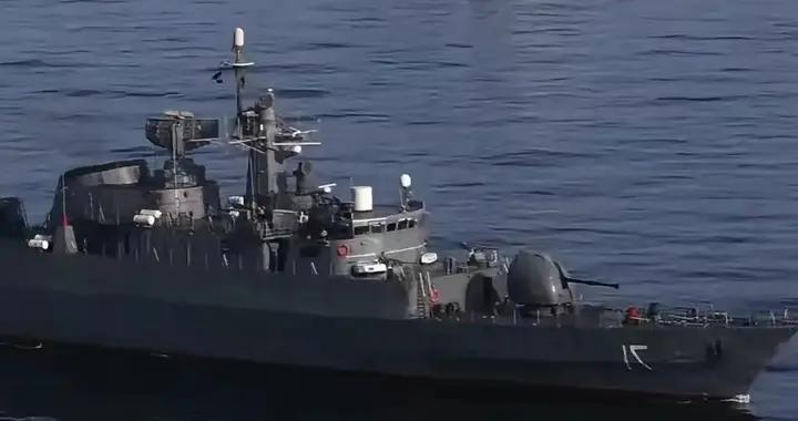 伊朗戰艦悄悄與中俄會師，美國才知被耍了，派遣航母向波斯灣疾馳