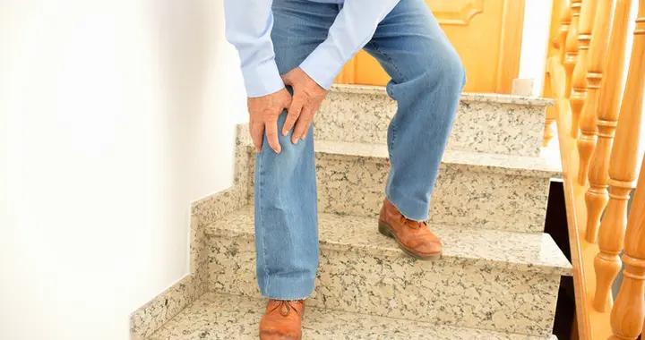 壽命決定期是70歲，不論男女，走路有這4個表現，不想長壽都難