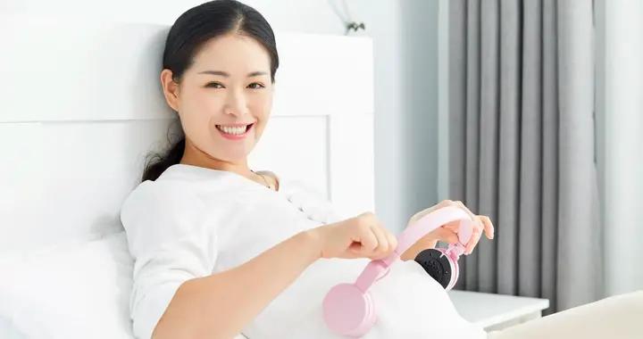 胎寶寶每天在媽媽的肚子裏做什麼？一組動圖告訴你，太可愛了