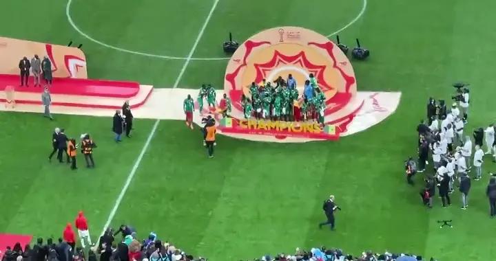 心中的隊長，庫利巴利、蓋伊執意讓馬內戴上隊長袖標第一個捧杯