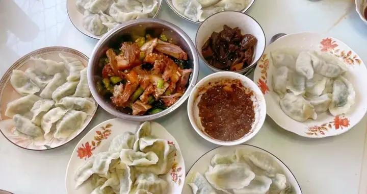 河南媳婦給婆婆包餃子喫，朋友圈火了，網友：貴客纔有的待遇！