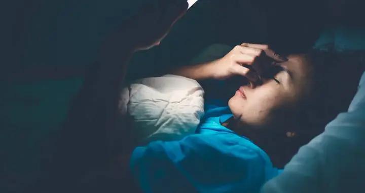 冬天比夏天熬夜更危險，差別主要有4點