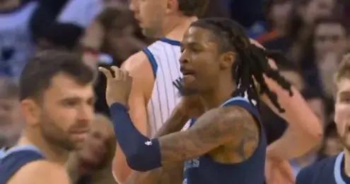 槍王新武器？莫蘭特做火箭筒慶祝動作，此前曾因比槍被罰款