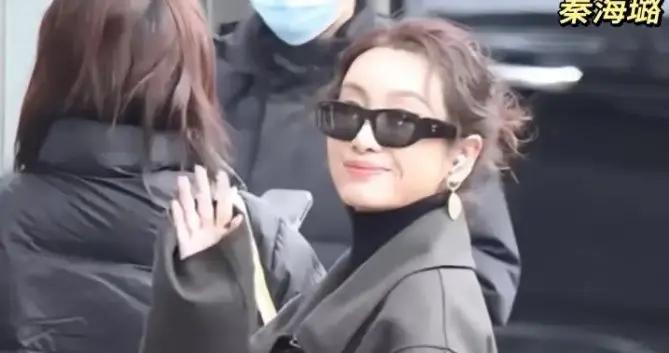 春晚大聯排：周深穿15年前大衣，毛不易薄夾克抗凍，秦海璐像霸總