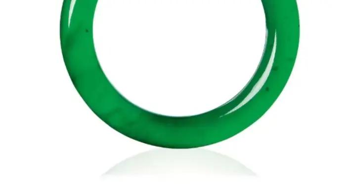 要價幾十萬，還要排隊搖號，現在的年輕人扎堆在超市裏買翡翠?