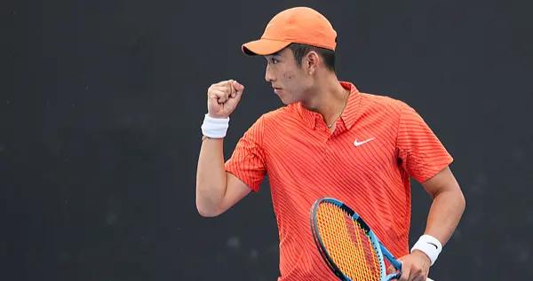 澳網｜蟄伏一年熬過手術康復關，贏球+“送蛋”，商竣程起步順利