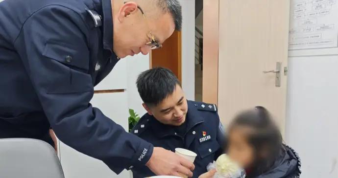 寒潮下的上海，他們用實際行動說：“警察叔叔在這呢！”