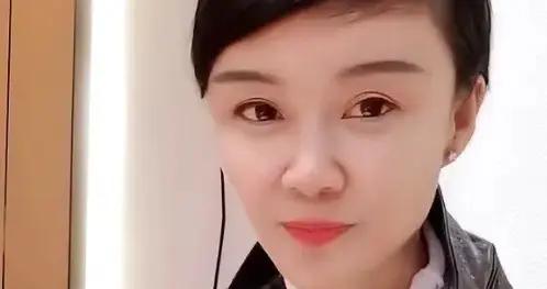 賀嬌龍頭七！“小野馬”寫信緬懷，講明：姐姐出事騎的不是自己馬