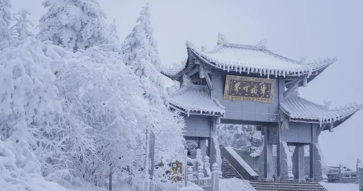 玉樹瓊枝畫峨眉