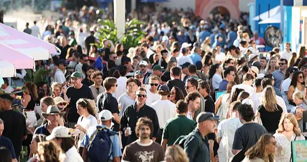 澳網｜觀衆人數創新高，觀賽體驗卻被犧牲，澳網的商業化改革真的成功嗎？