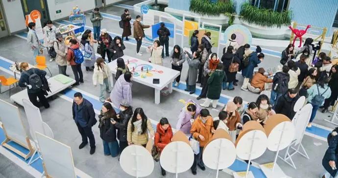 這場展覽讓人重審生命的意義：不只談成功，也談脆弱和孤獨