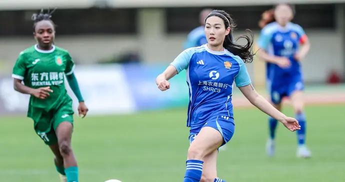 女足名將楊莉娜加盟土耳其加拉塔薩雷隊，此前三段留洋經歷均浮光掠影