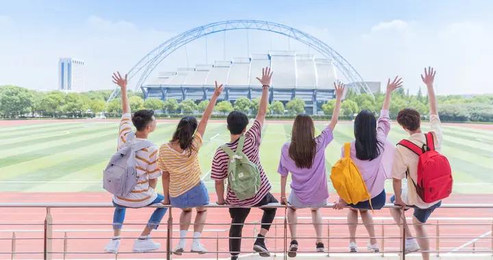 大學生放寒假，到底要不要給生活費？有時候，別在小事上爲難孩子