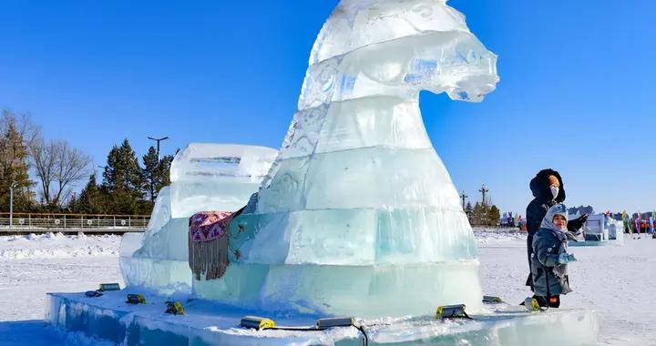 駿馬踏雪迎新春：錫林浩特冰雪雕塑引打卡熱潮